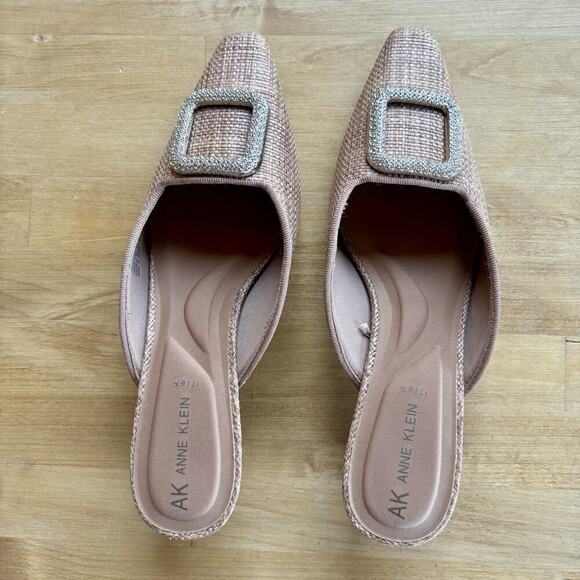 Anne Klein AK iflex Comfort Sparkle Buckle Brown Raffia Kitten Heel Mule Slide - Picture 3 of 9